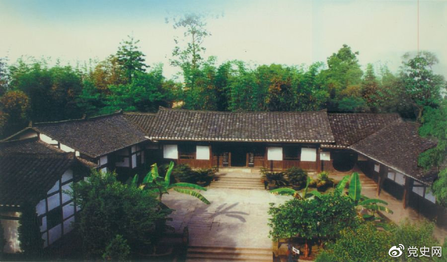 1904年8月22日，鄧小平出生在四川省廣安縣協(xié)興鄉(xiāng)（今廣安市協(xié)興鎮(zhèn)）牌坊村。圖為鄧小平故居。